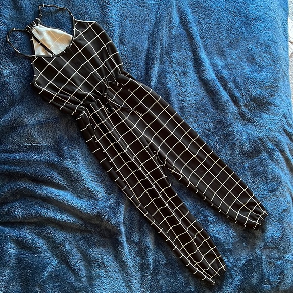 Halter top black and white romper with keyhole cut out in back size S - Picture 1 of 4